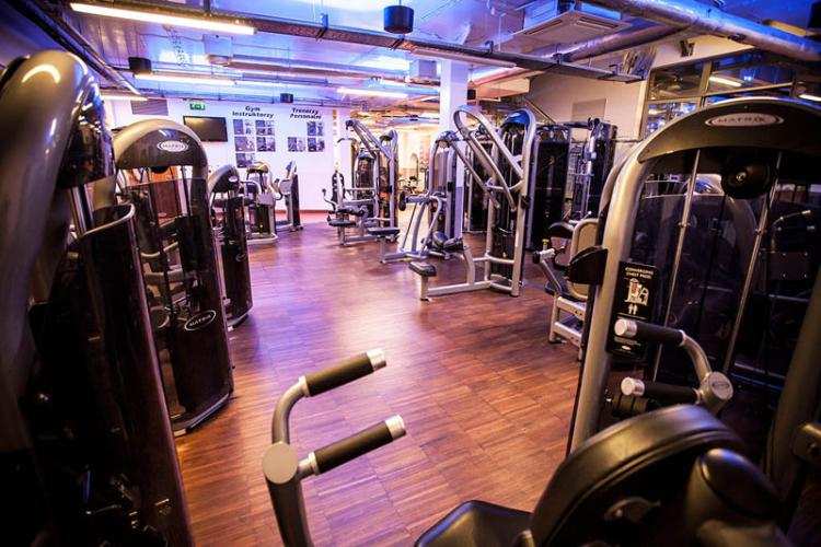 Nastała moda na siłownię i wysportowaną sylwetkę. Jak zacząć?