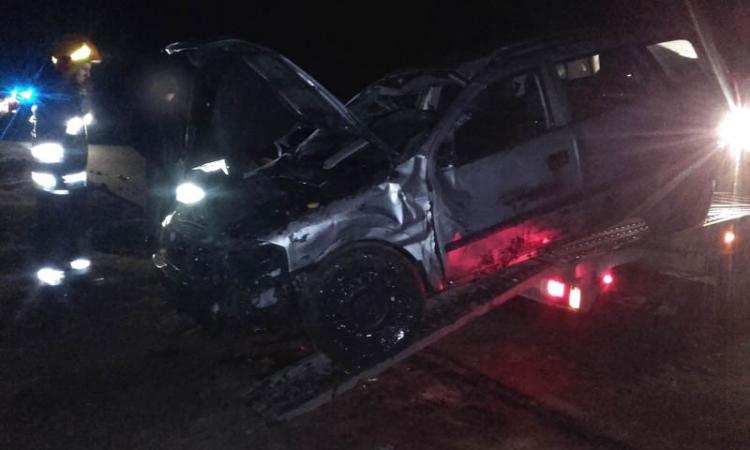 Kierujący nie zapanował nad autem i wylądował w stawie [ZDJĘCIA]