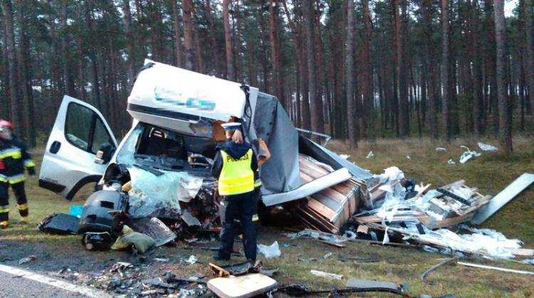 Tragiczny wypadek w regionie. Nie żyje 26-latek a cztery osoby trafiły do szpitala [FOTO]