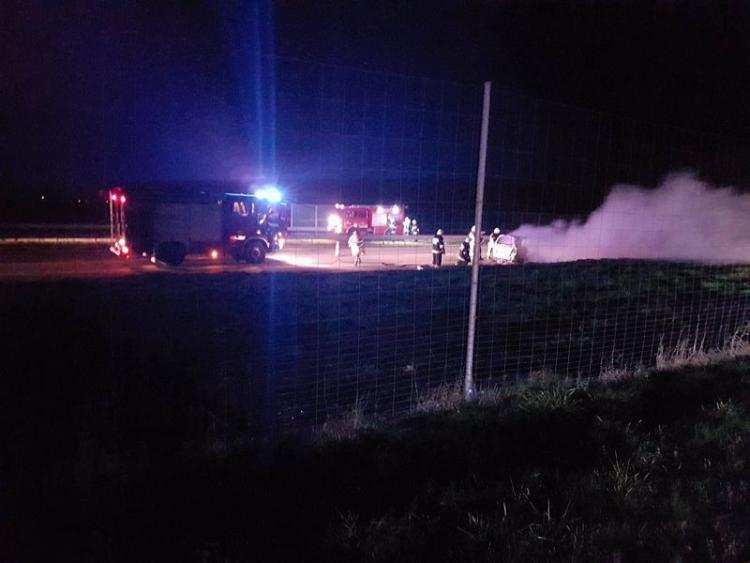 Płonący samochód na autostradzie A1 [ZDJĘCIA]
