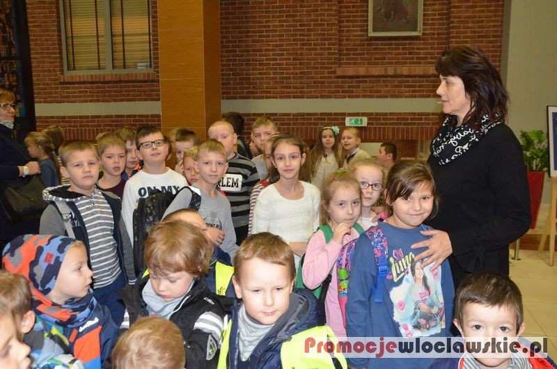 Uczniowie SP w Smólniku na spektaklu w Browarze B