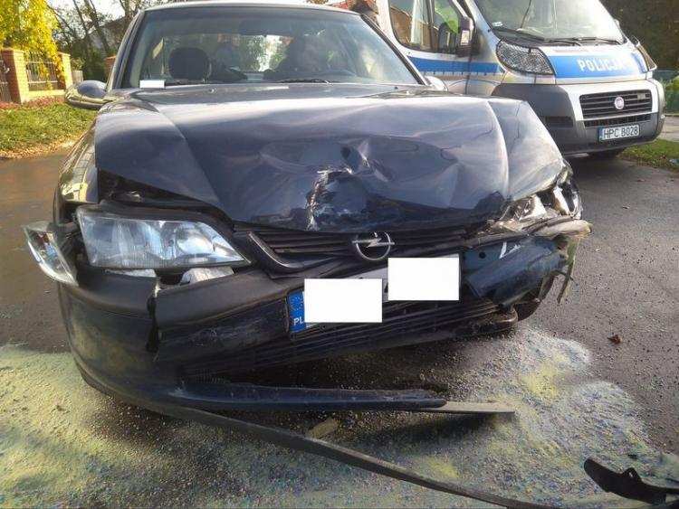 Ford nie ustąpił pierwszeństwa. Zderzenie dwóch  samochodów [ZDJĘCIA]