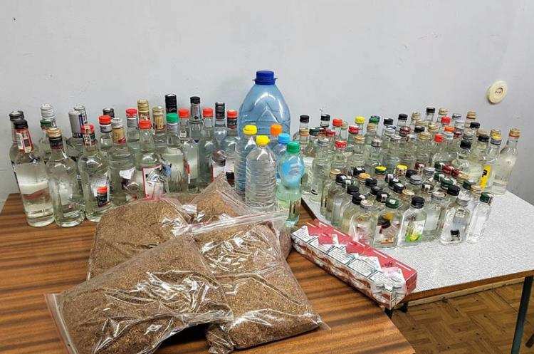 26-latek prowadził nielegalny punkt sprzedaży alkoholu. Trochę tego było ...