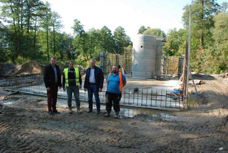 Trwa budowa oczyszczalni ścieków i kanalizacji w Kłóbce