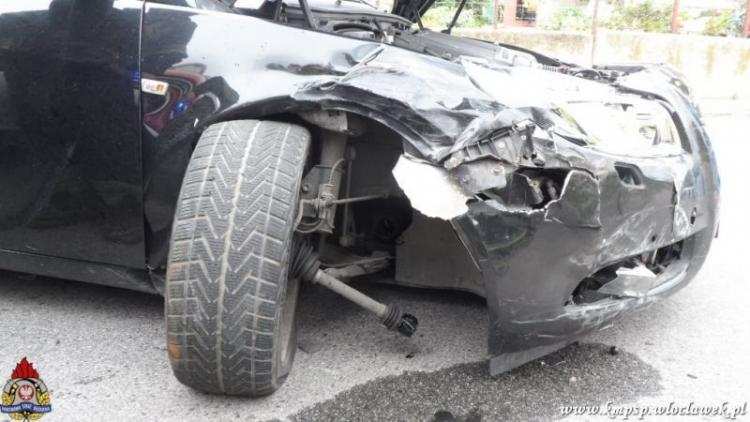 Wypadek w Brześciu Kujawskim. Straż musiała wydobyć kierowcę. Trafił do szpitala [ZDJĘCIA]