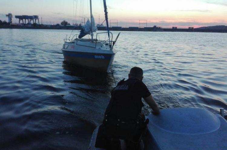 Akcja ratunkowa na Zalewie Włocławskim. Żeglarze dryfowali w kierunku tamy