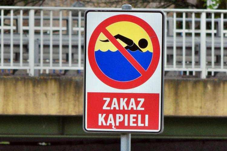 Zakaz kąpieli w Jeziorze Czarnym we Włocławku. Powód?
