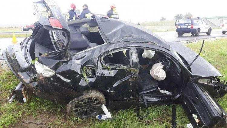 BMW dachowało na A1. Poszkodowani zostali przewiezieni do szpitala [ZDJĘCIA]