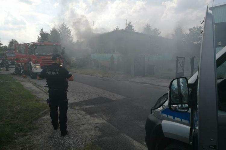 Pożar domu jednorodzinnego we Włocławku. Na kobietę spadła płonąca firanka ...