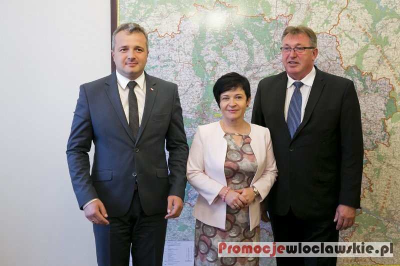 Joanna Borowiak wraz z Wojewodą Kujawsko-Pomorskim wręczyła Promesy