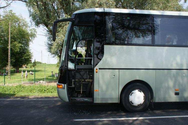 Autokar wiozący 39 dzieci uderzył w TIR-a [ZDJĘCIA]