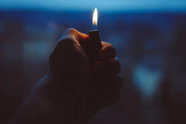 17-letni podpalacz niszczył infrastrukturę szkolną we Włocławku. Sprawca dewastacji ujęty