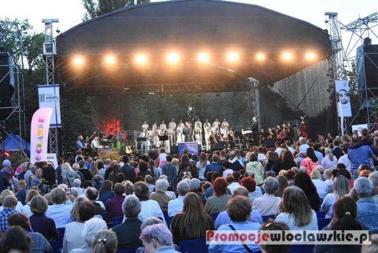 Tłumy w Boże Ciało w Parku Sienkiewicza: Uwielbienie Włocławek 2017 za nami [VIDEO, ZDJĘCIA]