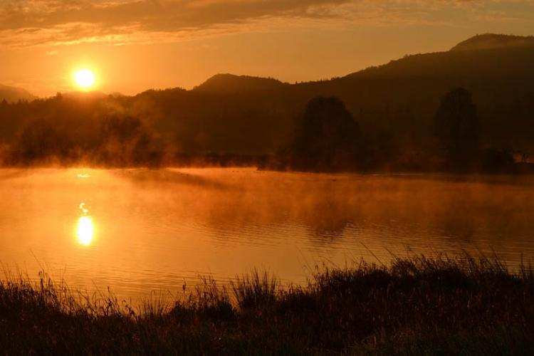Kłusownik na wodzie. Mężczyzna wpadł na Jeziorze Głuszyńskim