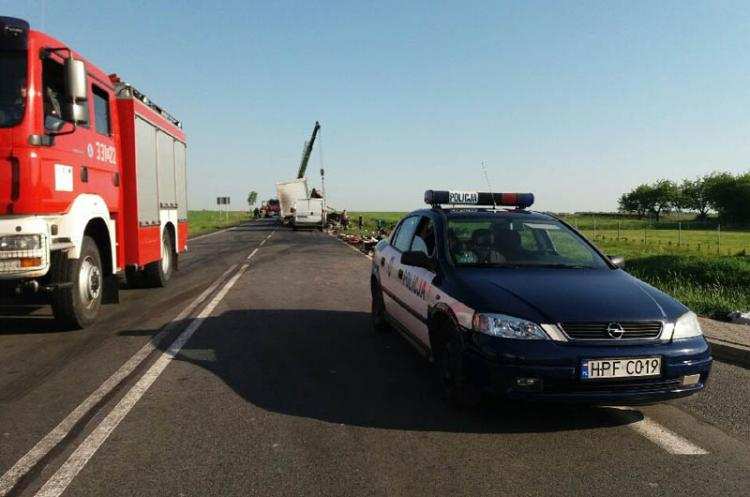 Czołowe zderzenie TIR-ów i BMW. Zginęły 3 osoby. Mercedes spłonął doszczętnie 