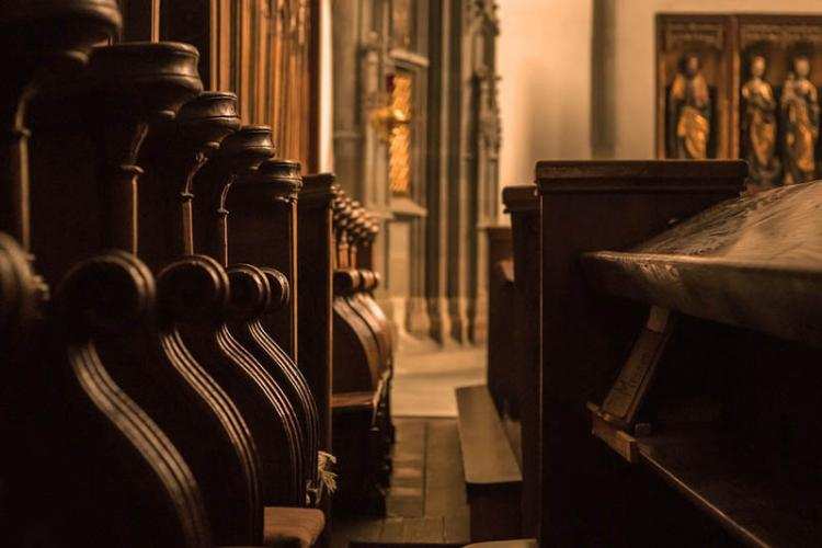 Napad na plebanię: Jeden ze sprawców groził księdzu nożem. To nie wszystko ...