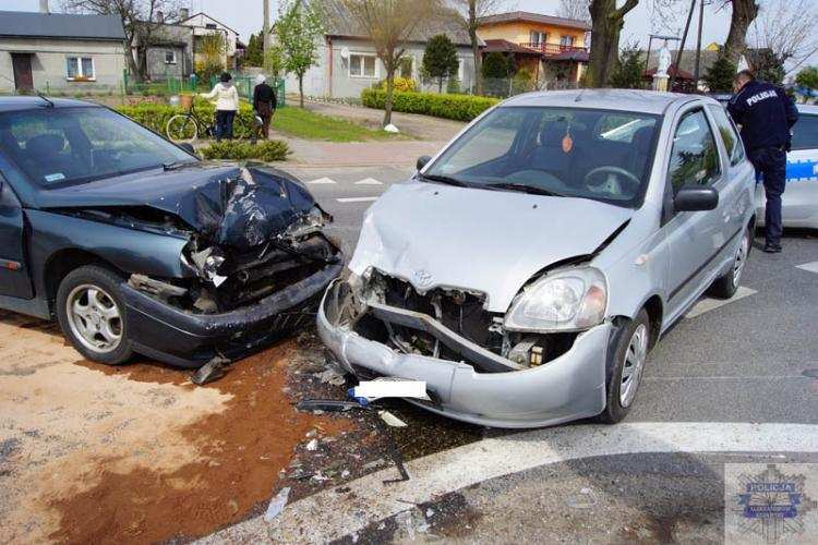 Jazda na „pamięć” nie popłaca. Wymuszenie pierwszeństwa i zderzenie aut w regionie 
