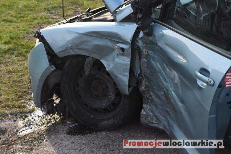 Wypadek na DK 62. Zderzenie Skody z Seatem [ZDJĘCIA]