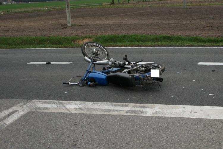Zderzenie pijanego motorowerzysty z autem 