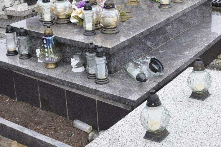 Tłukł znicze i skakał po nagrobkach. Wandal na cmentarzu w regionie