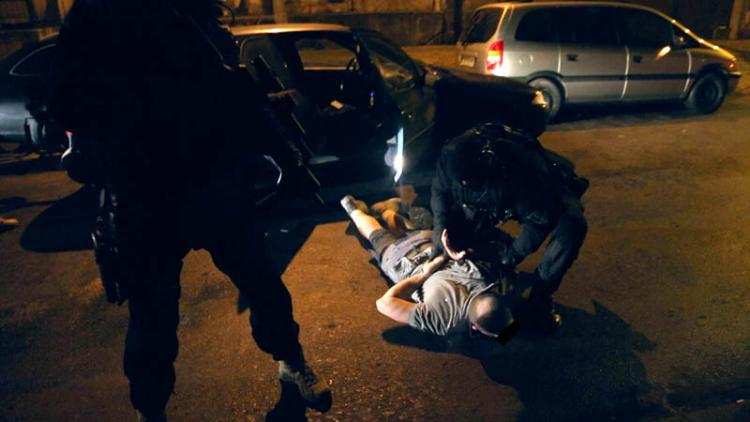 Akcja Antyterrorystów: Zlikwidowali „Sutenerkę” w mieszkaniu [VIDEO]