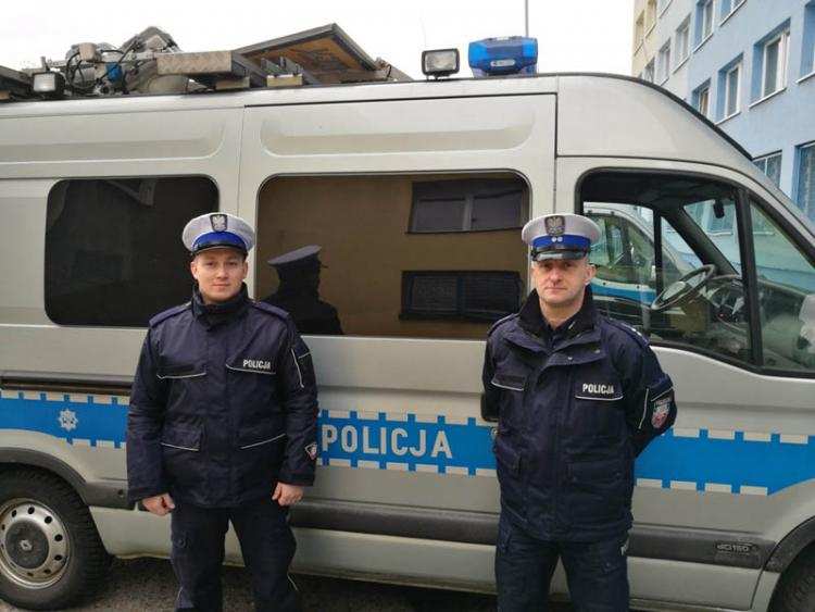 Policjanci uratowali  życie mężczyźnie. Co się wydarzyło w Choceniu?