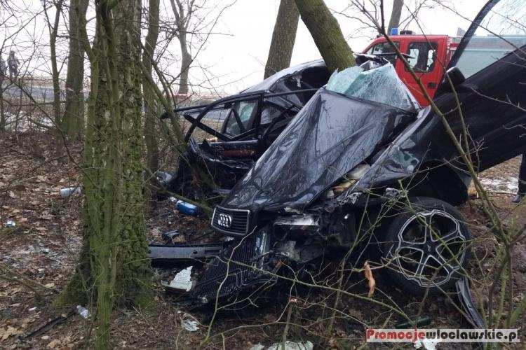 Kierowca nie żyje, pasażer w ciężkim stanie trafił do szpitala [ZDJĘCIA]