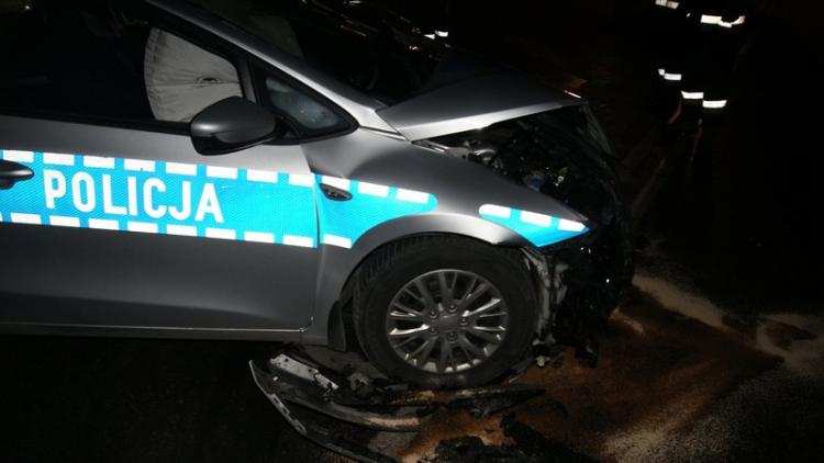 Groźny wypadek z udziałem radiowozu we Włocławku. Policjanci trafili do szpitala