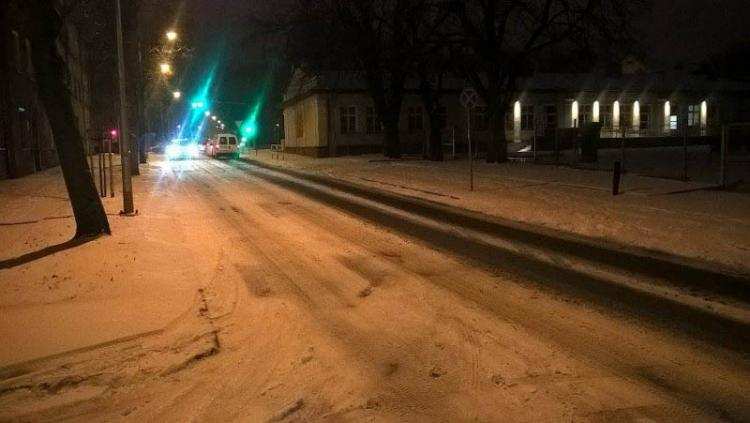 W nocy i rano może być bardzo ślisko! Spodziewane są zawieje i zamiecie