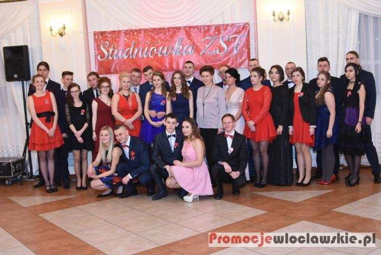 Studniówki 2017 we Włocławku rozpoczęte: Zobacz jak bawili się maturzyści [ZDJĘCIA, VIDEO]