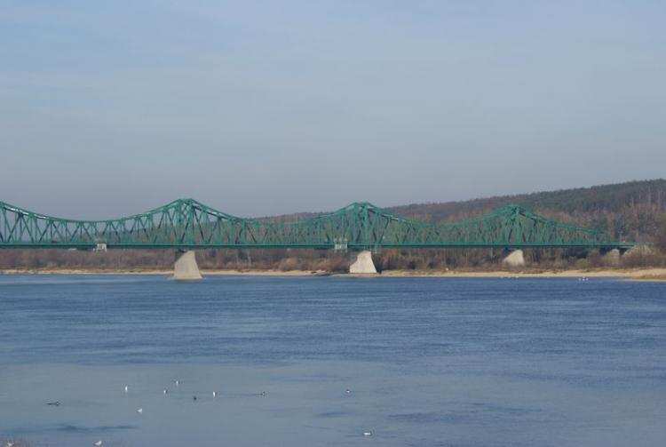 Akcja ratunkowa na Wiśle we Włocławku! Mężczyzna skoczył z mostu