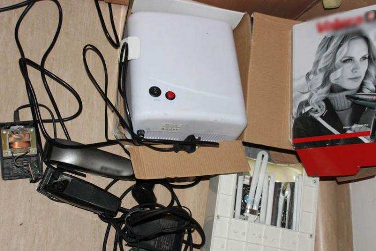 Przyłapani na gorącym uczynku: Nastoletni włamywacze okradali salon fryzjerski