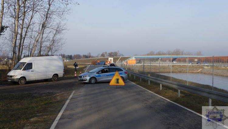 Tragiczny wypadek na drodze  przy A1. Nie żyje kobieta w ciąży. 2 latek w szpitalu