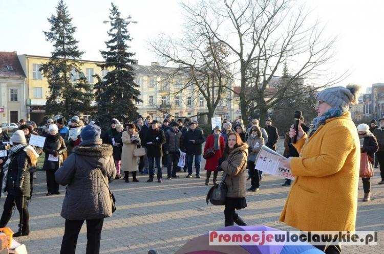 KOD protestował we Włocławku [ZDJĘCIA]