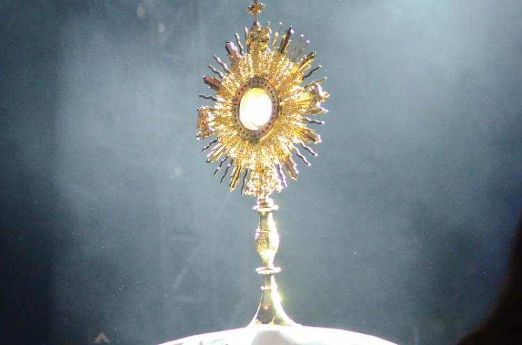 SZOK: Włamanie i profanacja najświętszego sakramentu we włocławskiej parafii