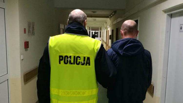 Rozbił metalową rurką automat do gier. Dozorca 