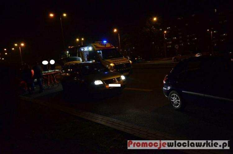 Wypadek przy rondzie Falbanka we Włocławku: Rowerzysta potrącony na przejściu [ZDJĘCIA]