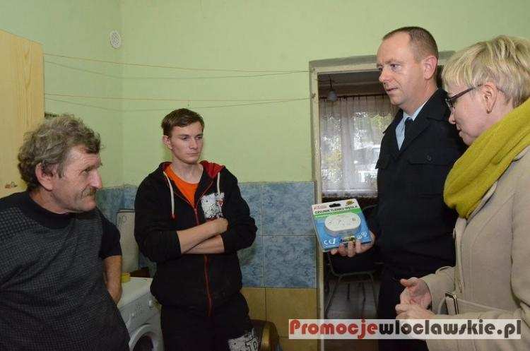 Czad cichy zabójca. Straż i Gmina Włocławek z pomocą dla rodziny w Modzerowie