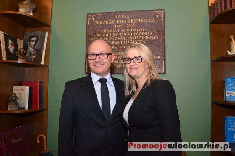 Upamiętniono setną rocznicę urodzin Jerzego Pietrkiewicza pisarza spod Włocławka [ZDJĘCIA]