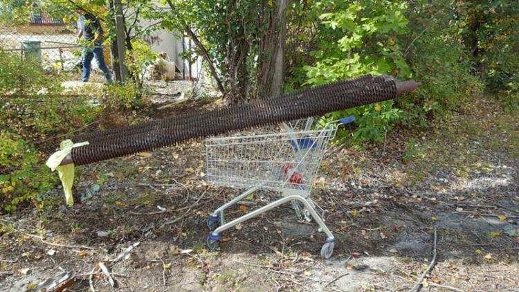Te „zakupy” się nie udały! „Z wózkiem sklepowym i grzejnikiem…”