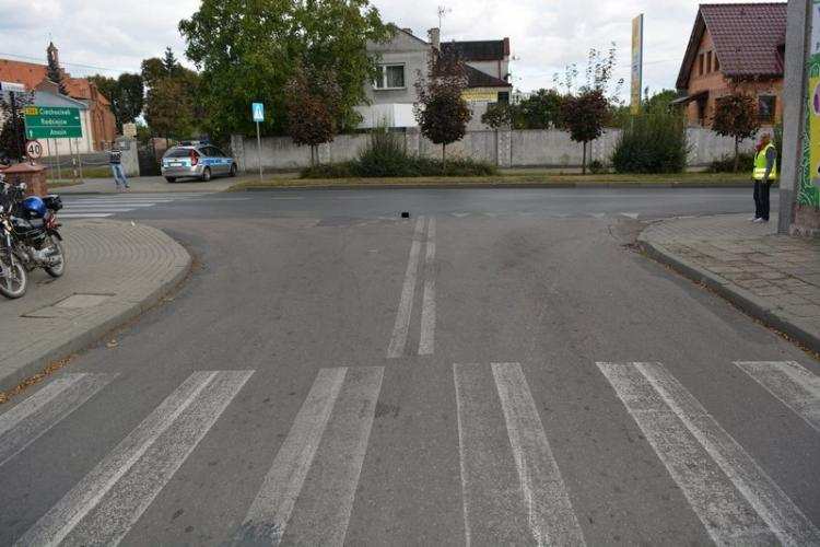 Zderzenie motoroweru z toyotą. Motorowerzystka w szpitalu [ZDJĘCIA]