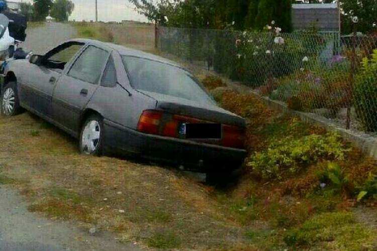 Nie zapanował nad autem i „wylądował” w rowie