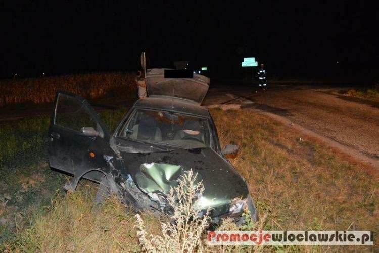 Wypadek w Bartłomiejowicach. Auto wylądowało w rowie, trzy osoby w szpitalu [ZDJĘCIA]