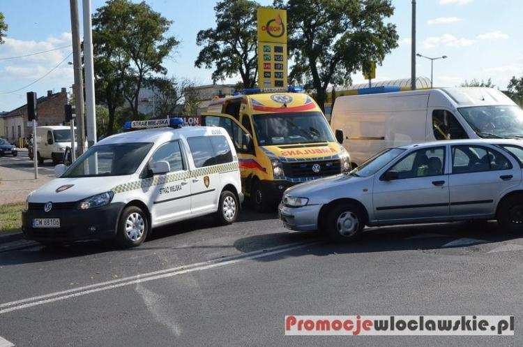 Wypadek u zbiegu Okrężnej i Stodólnej. Mężczyzna z obrażeniami w szpitalu [ZDJĘCIA]