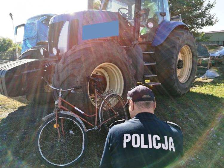 Śmiertelny wypadek w miejscowości Wąwał. Ciągnik potrącił rowerzystkę?
