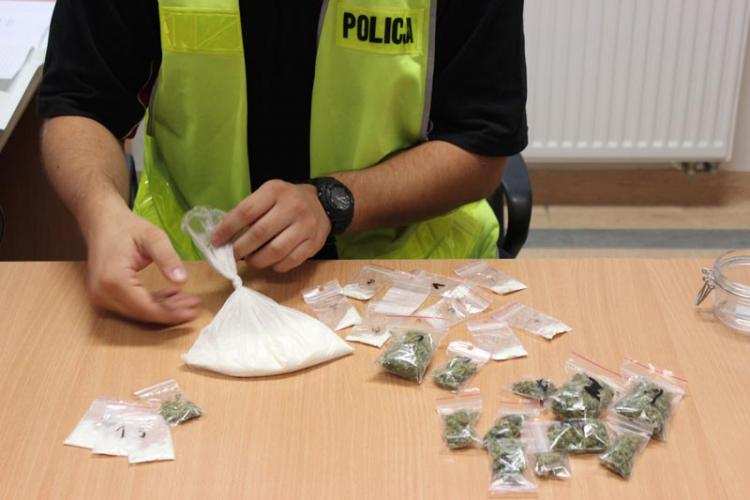 Narkotyki w pralce, aucie i pod ziemią