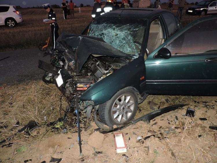 Auto osobowe zderzyło się z rowerem. Dwie osoby z obrażeniami trafiły do szpitala [ZDJĘCIA]