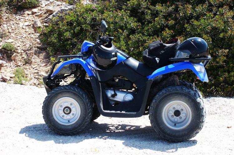 Dwaj pijani na quadzie! Ale to nie wszystko