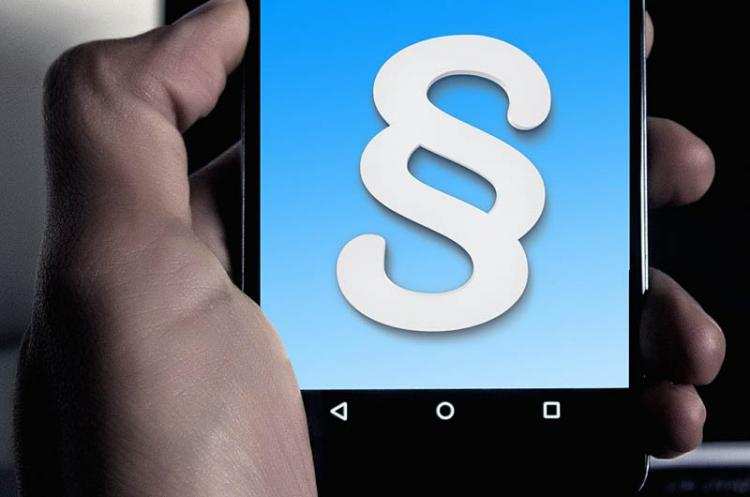 Oszuści zaatakowali na szeroką skalę. Pracownica banku uratowała kobiecie 30 tysięcy złotych