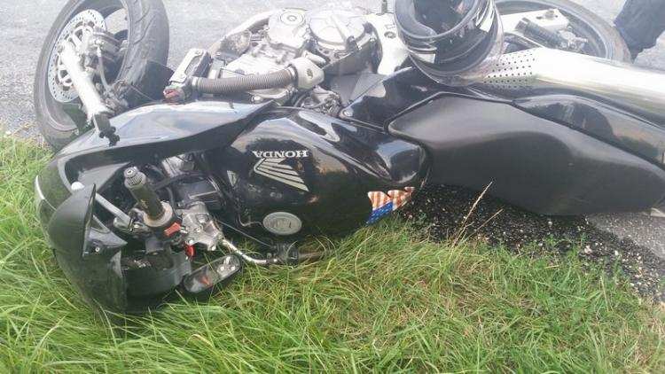 Wypadek 25-letniego motocyklisty. Z obrażeniami trafił do szpitala [ZDJĘCIA]